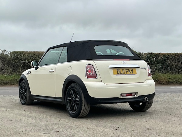 Used MINI Convertible 2011 for sale - 76269874: Photo 4