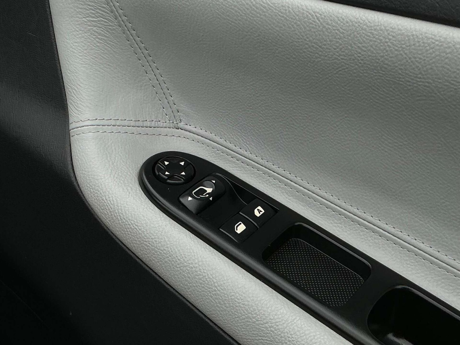 Used Peugeot 207 2012 for sale - 76858845: Photo 31