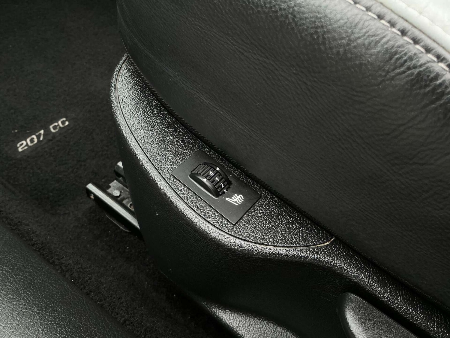 Used Peugeot 207 2012 for sale - 76858845: Photo 39