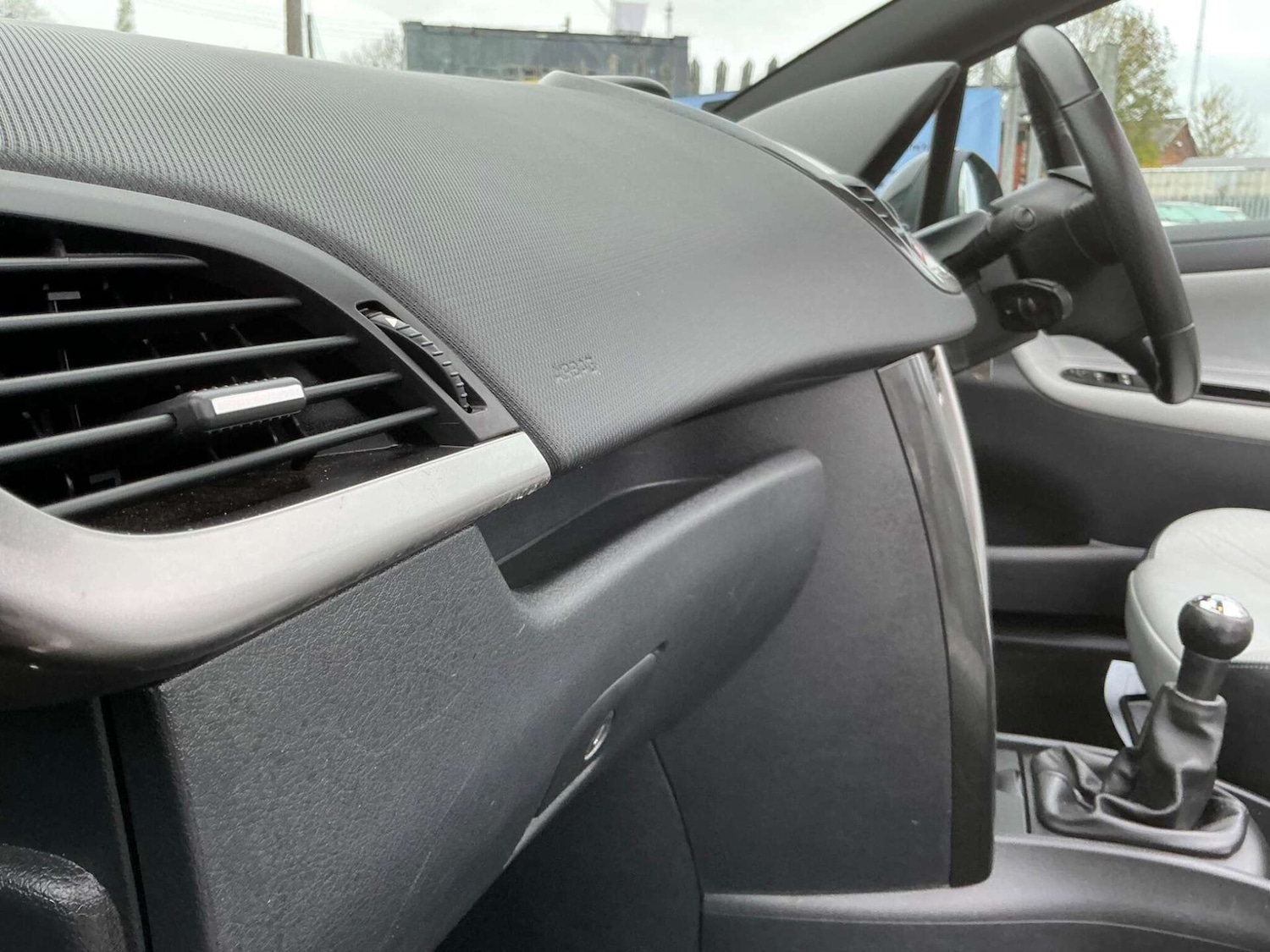 Used Peugeot 207 2012 for sale - 76858845: Photo 40