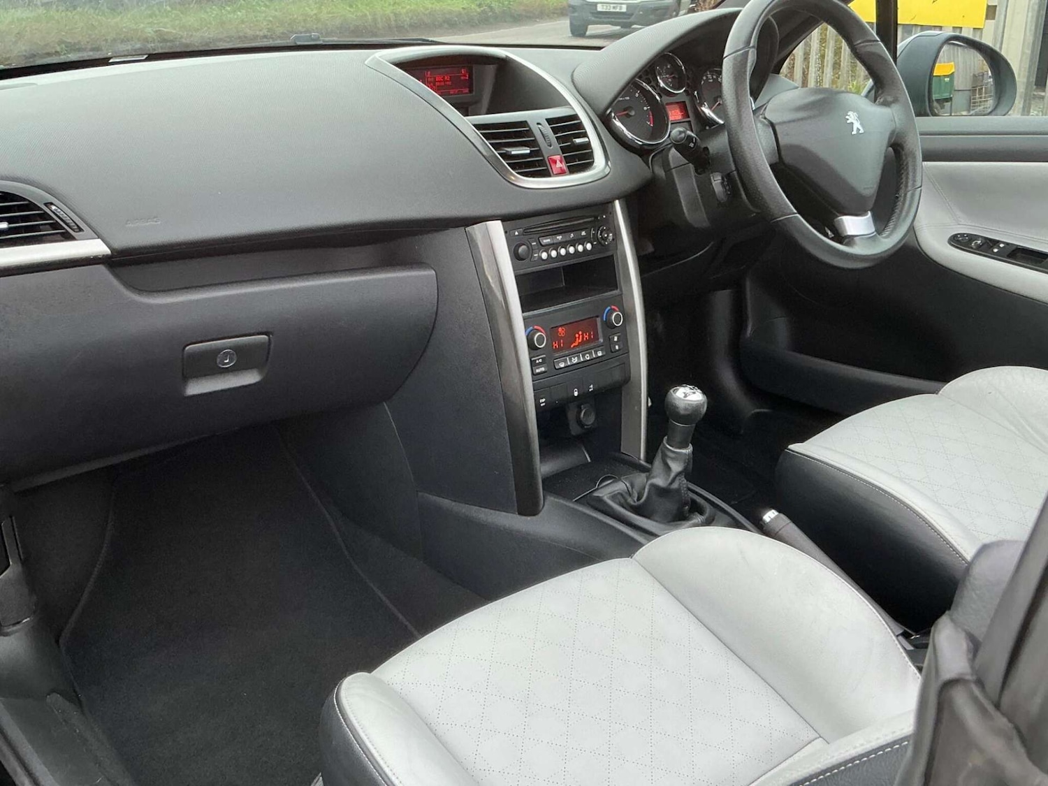 Used Peugeot 207 2012 for sale - 76858845: Photo 42