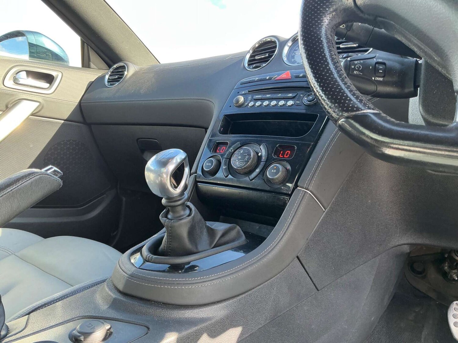 Used Peugeot RCZ 2015 for sale - 76858867: Photo 32