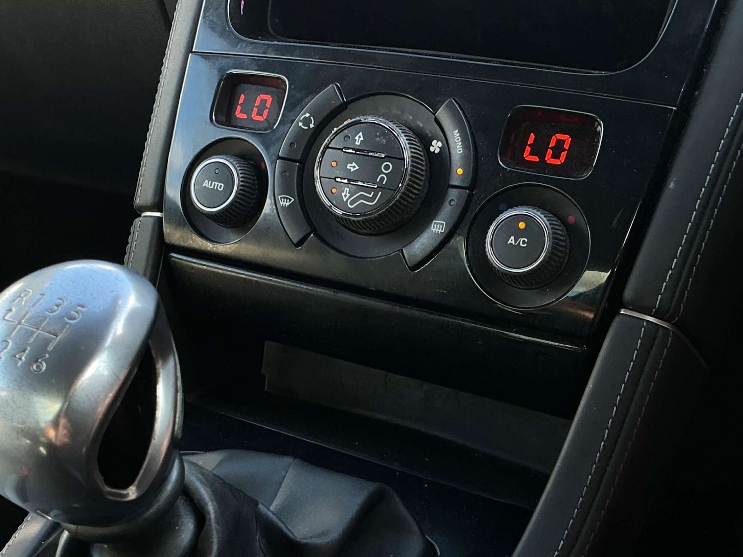 Used Peugeot RCZ 2015 for sale - 76858867: Photo 46