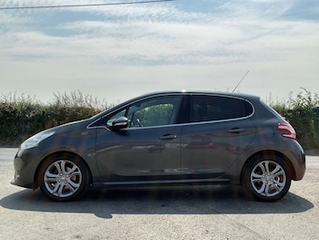 Used Peugeot 208 2013 for sale - 79252057: Photo