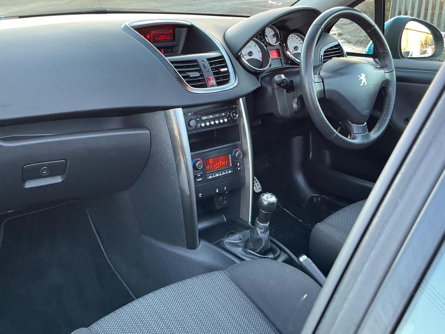 Used Peugeot 207 2012 for sale - 76715429: Photo 9