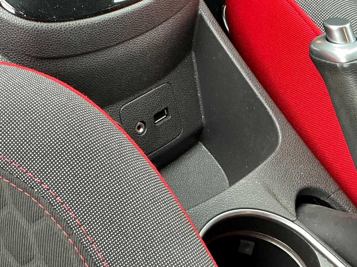 Used Ford Fiesta 2015 for sale - 76550600: Photo 40