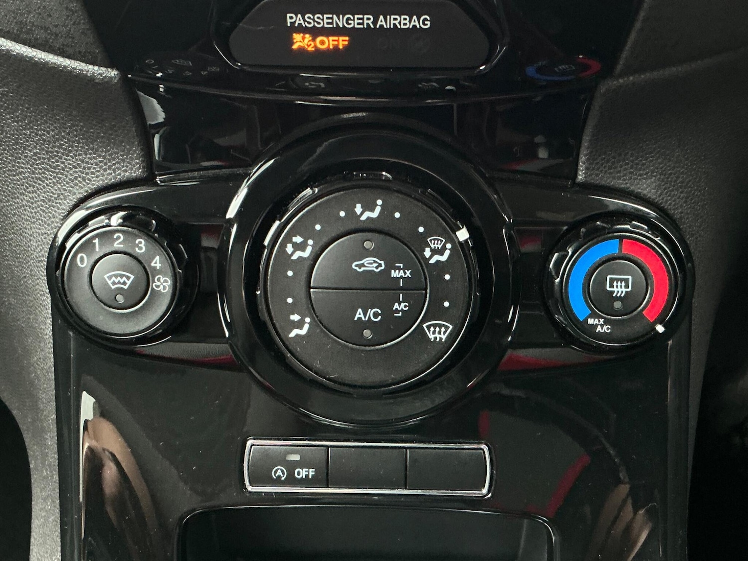 Used Ford Fiesta 2015 for sale - 76550600: Photo 42