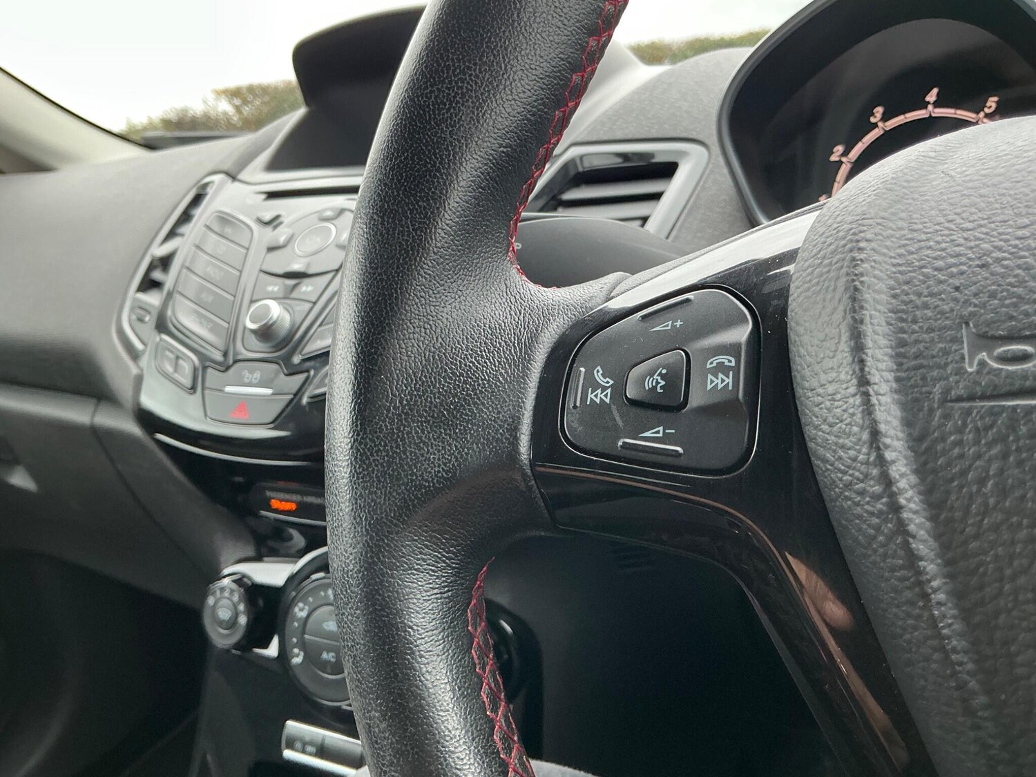 Used Ford Fiesta 2015 for sale - 76550600: Photo 44