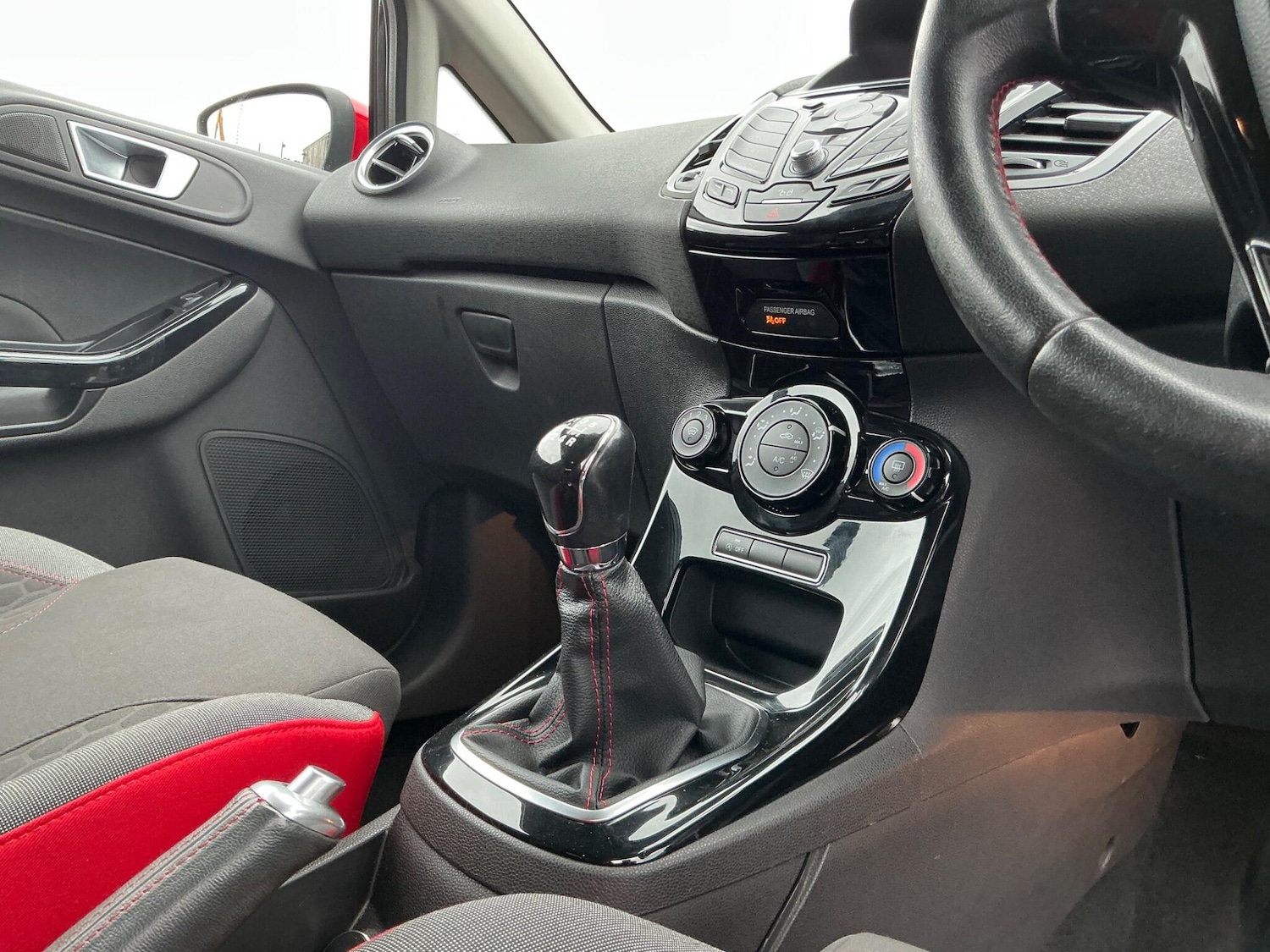 Used Ford Fiesta 2015 for sale - 76550600: Photo 5