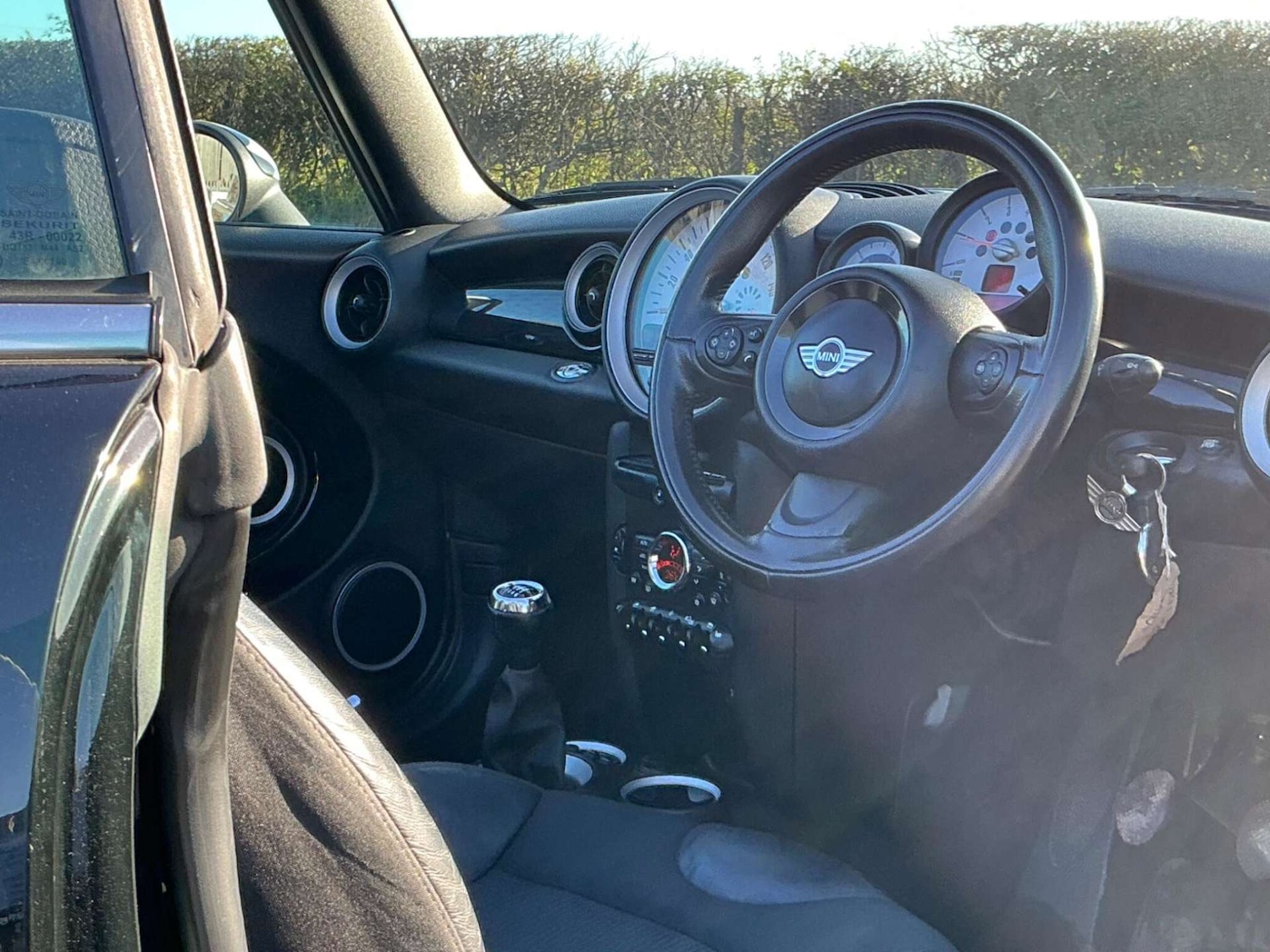 Used MINI Convertible 2011 for sale - 76858857: Photo 35