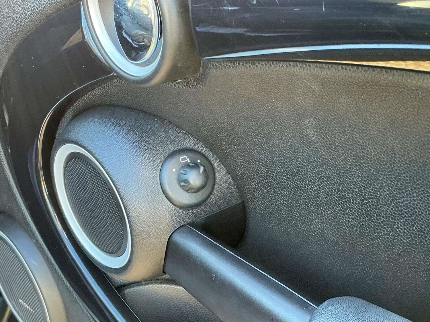 Used MINI Convertible 2011 for sale - 76858857: Photo 36