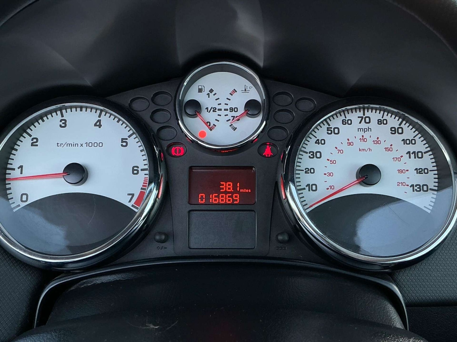 Used Peugeot 207 2012 for sale - 76858836: Photo 2