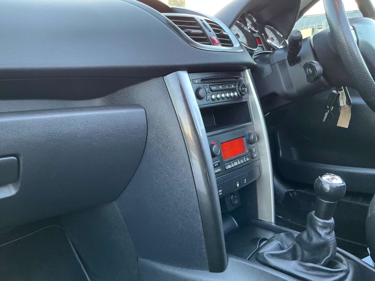 Used Peugeot 207 2012 for sale - 76858836: Photo 40