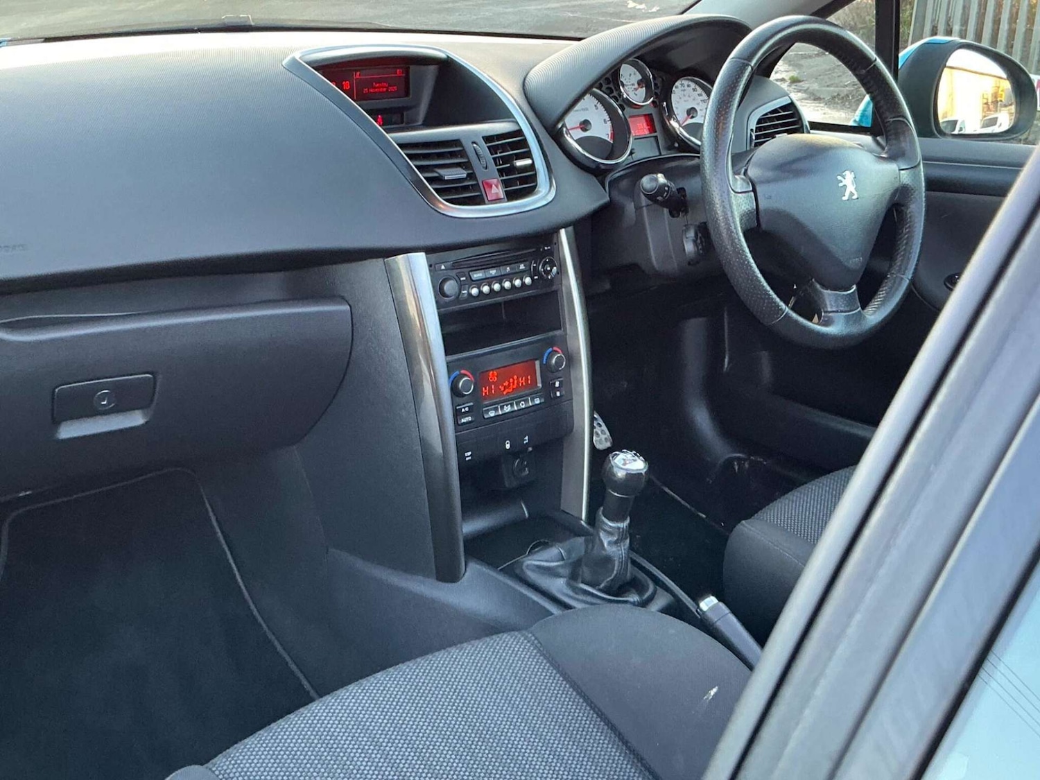 Used Peugeot 207 2012 for sale - 76858836: Photo 9