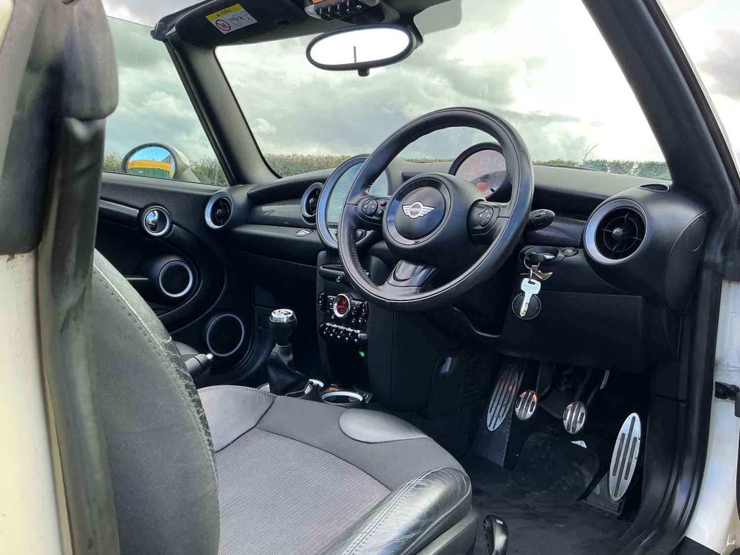 Used MINI Convertible 2015 for sale - 76858850: Photo 5