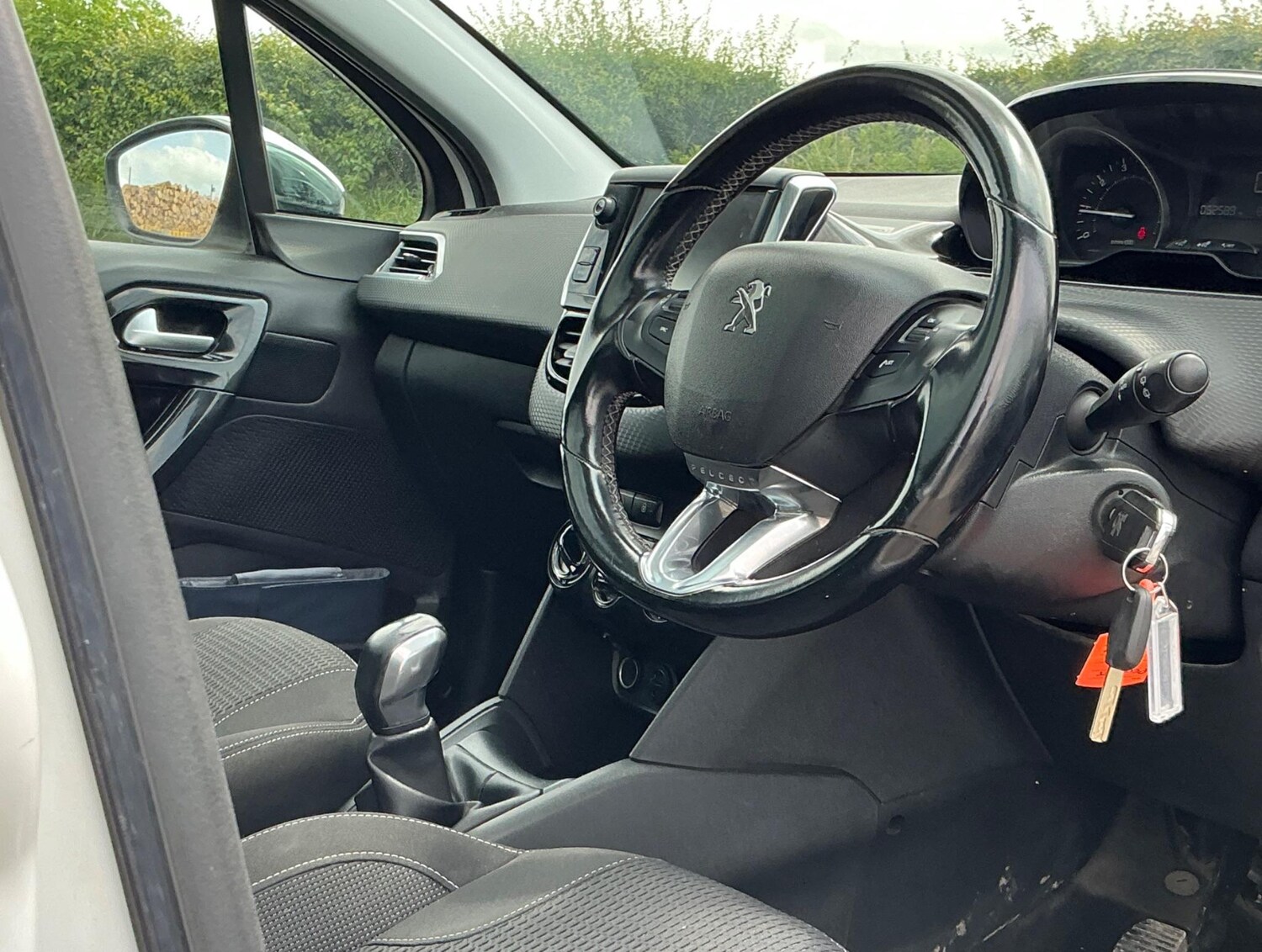 Used Peugeot 208 2018 for sale - 76189738: Photo 27