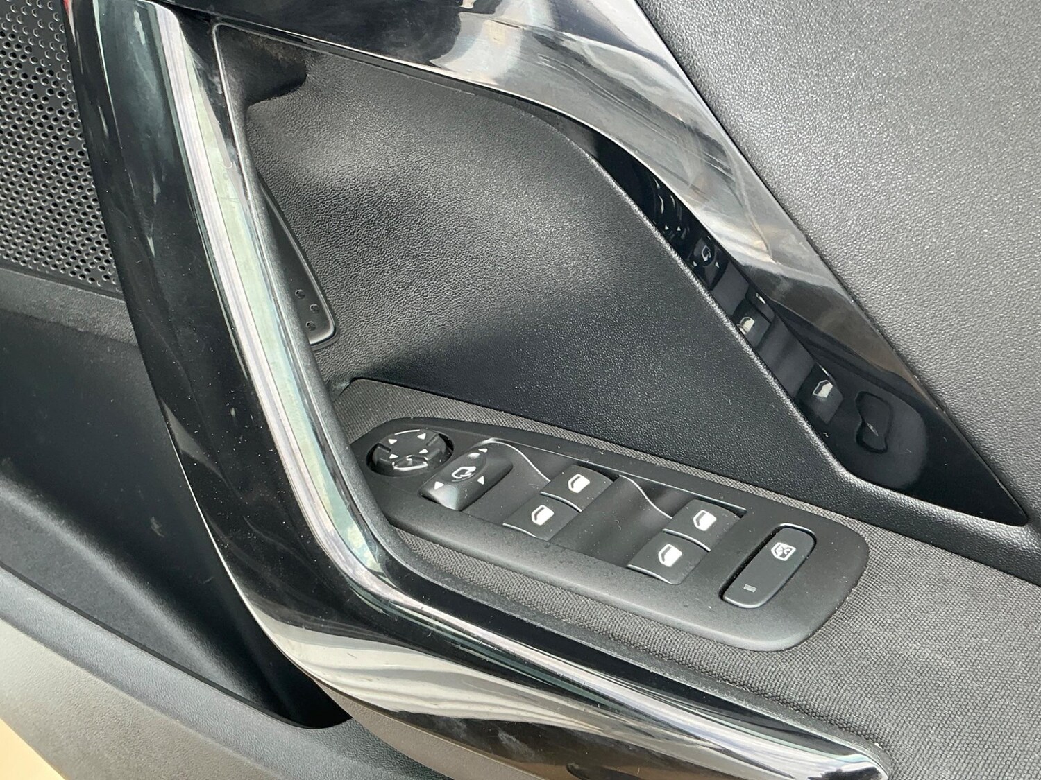 Used Peugeot 208 2018 for sale - 76189738: Photo 29