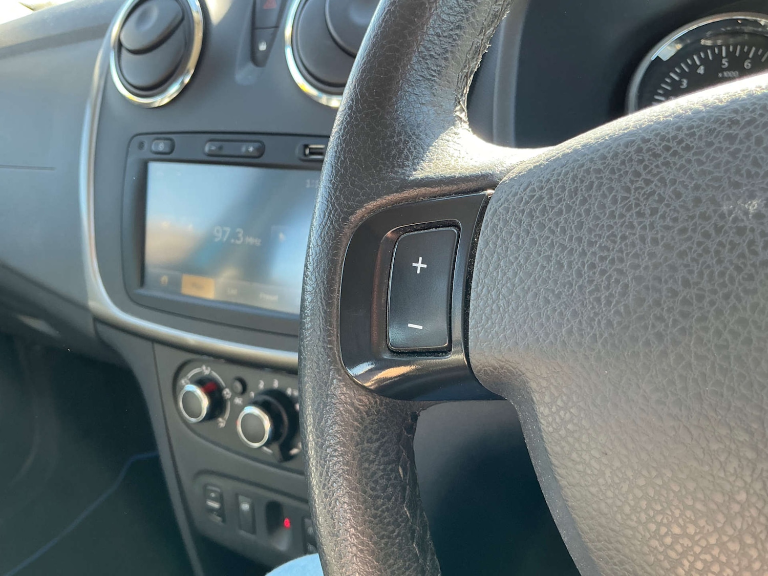 Used Dacia Sandero Stepway 2014 for sale - 77931921: Photo 45