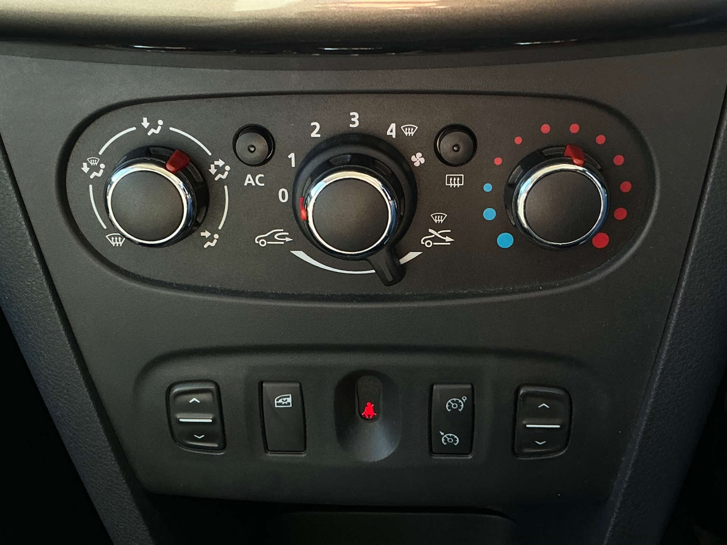 Used Dacia Sandero Stepway 2014 for sale - 77931921: Photo 50