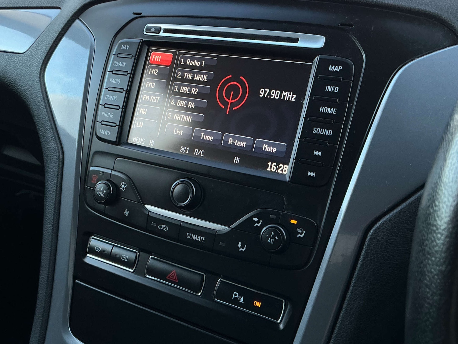 Used Ford Mondeo 2014 for sale - 77523261: Photo 24