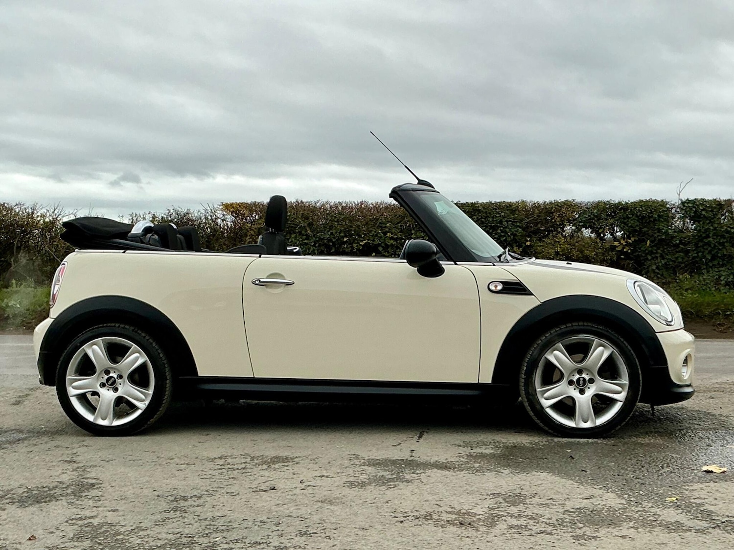 Used MINI Convertible 2013 for sale - 76513395: Photo 25