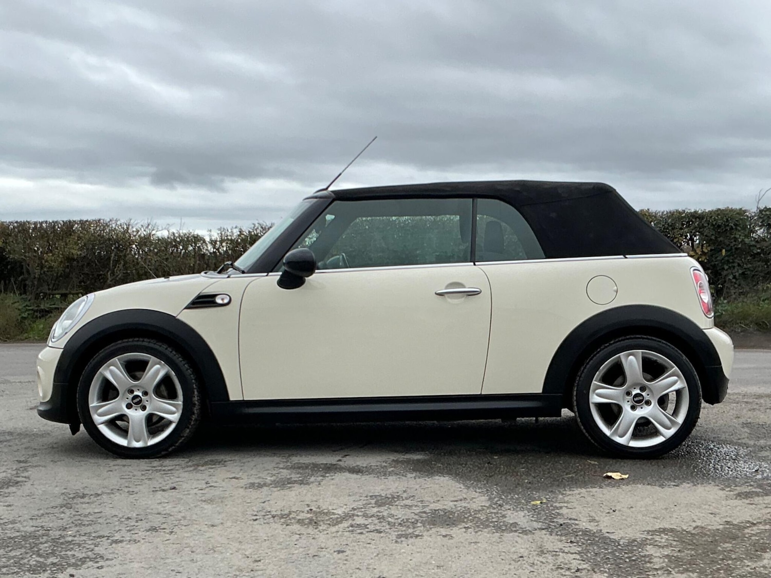 Used MINI Convertible 2013 for sale - 76513395: Photo 27