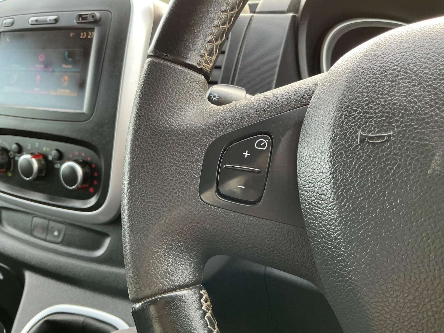 Used Renault Trafic 2021 for sale - 76858835: Photo 43