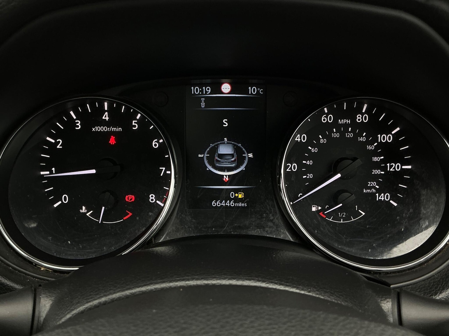 Used Nissan Qashqai 2015 for sale - 76592030: Photo 2