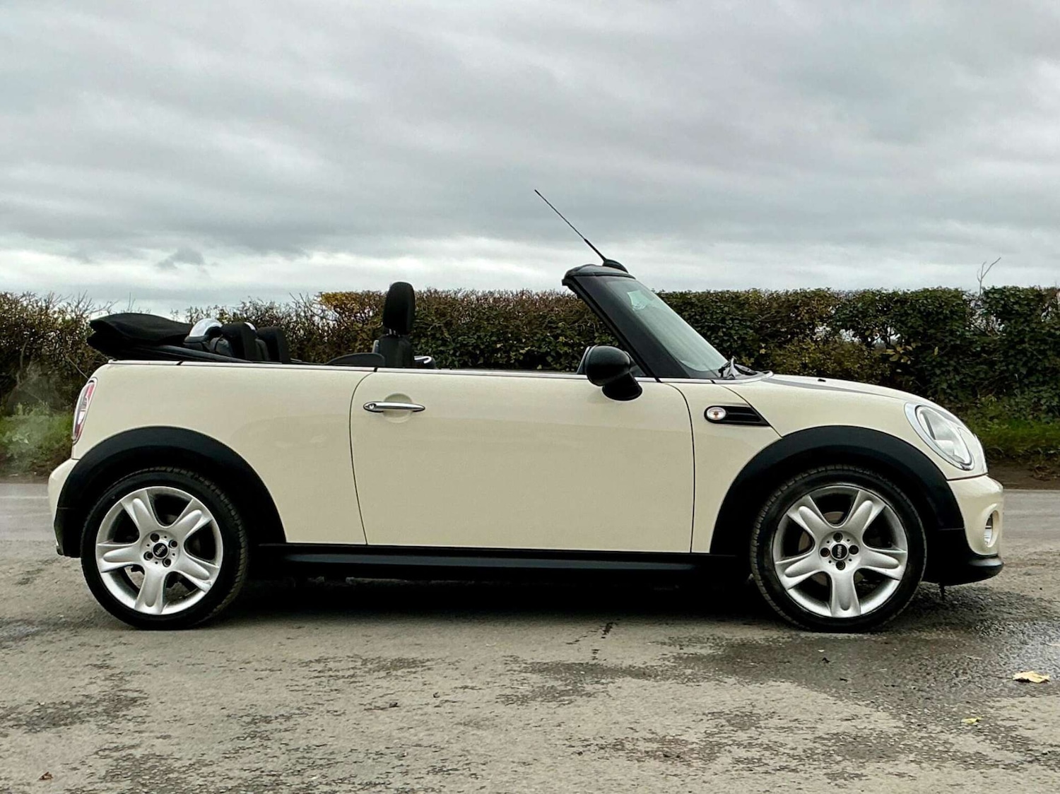 Used MINI Convertible 2013 for sale - 76858849: Photo 25