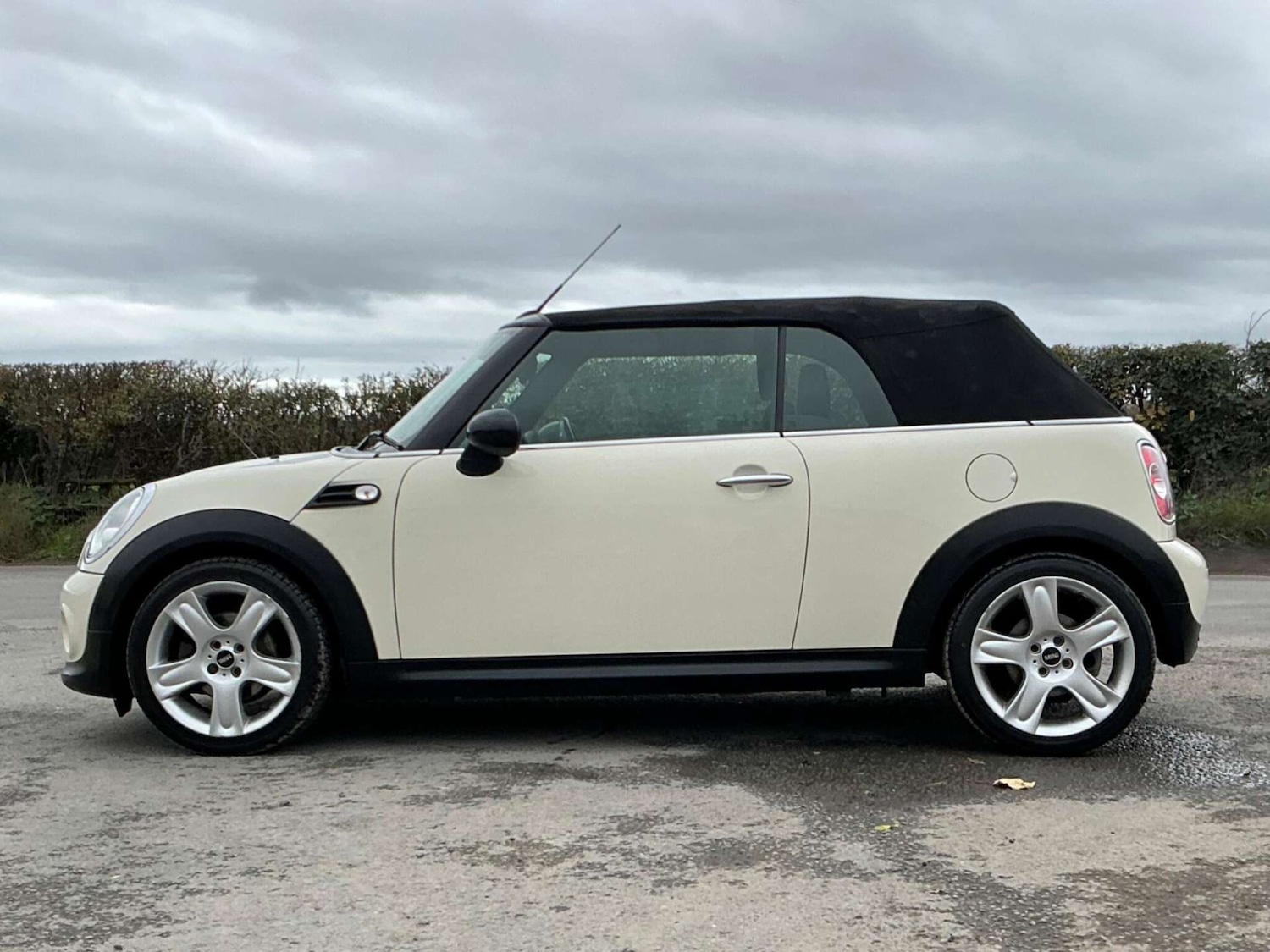 Used MINI Convertible 2013 for sale - 76858849: Photo 27