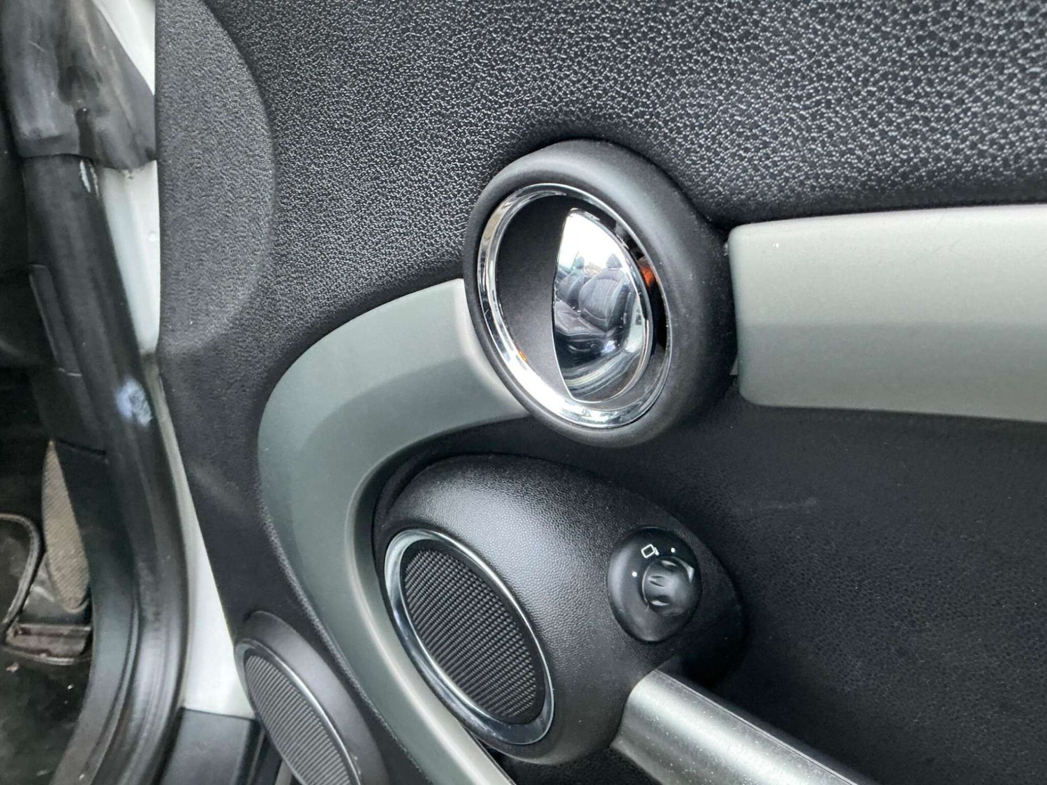 Used MINI Convertible 2015 for sale - 76858837: Photo 32