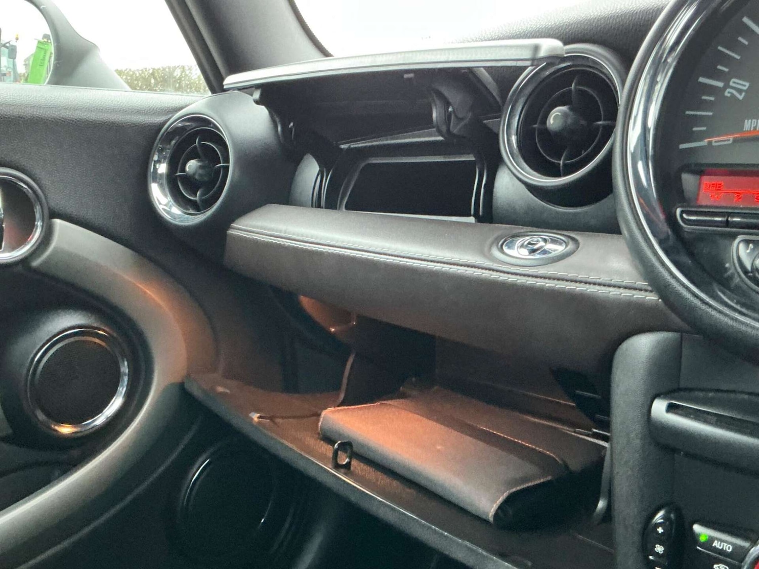 Used MINI Convertible 2015 for sale - 76858837: Photo 50