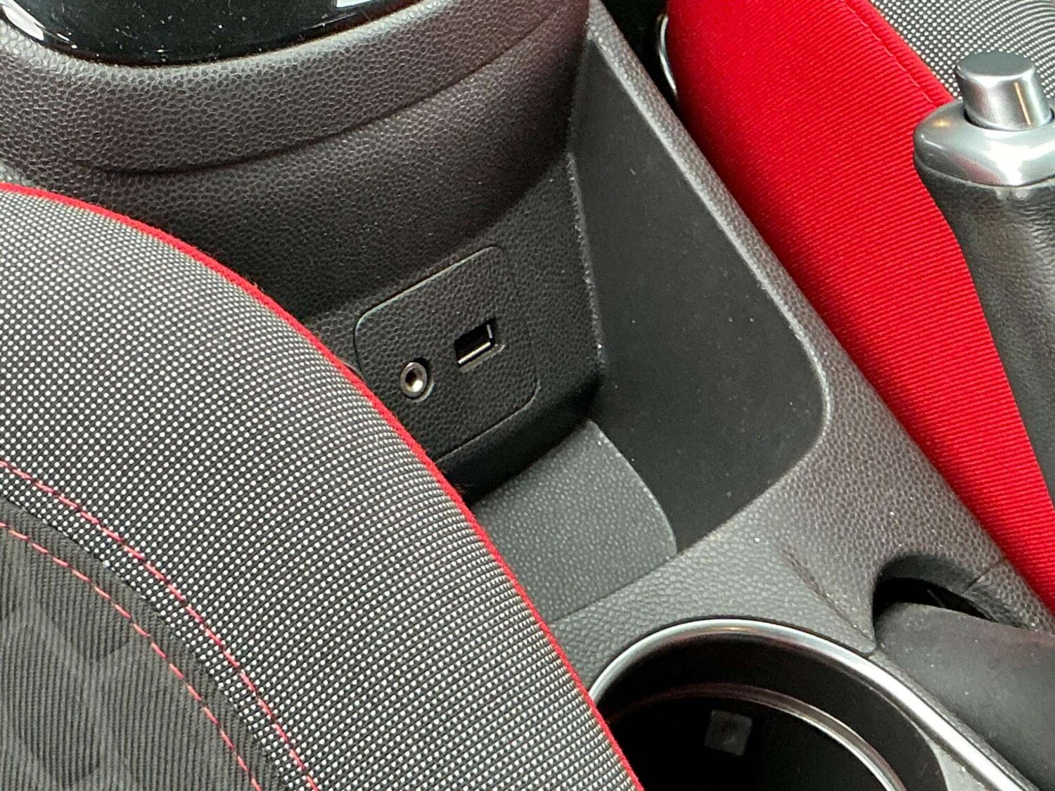 Used Ford Fiesta 2015 for sale - 76858842: Photo 40