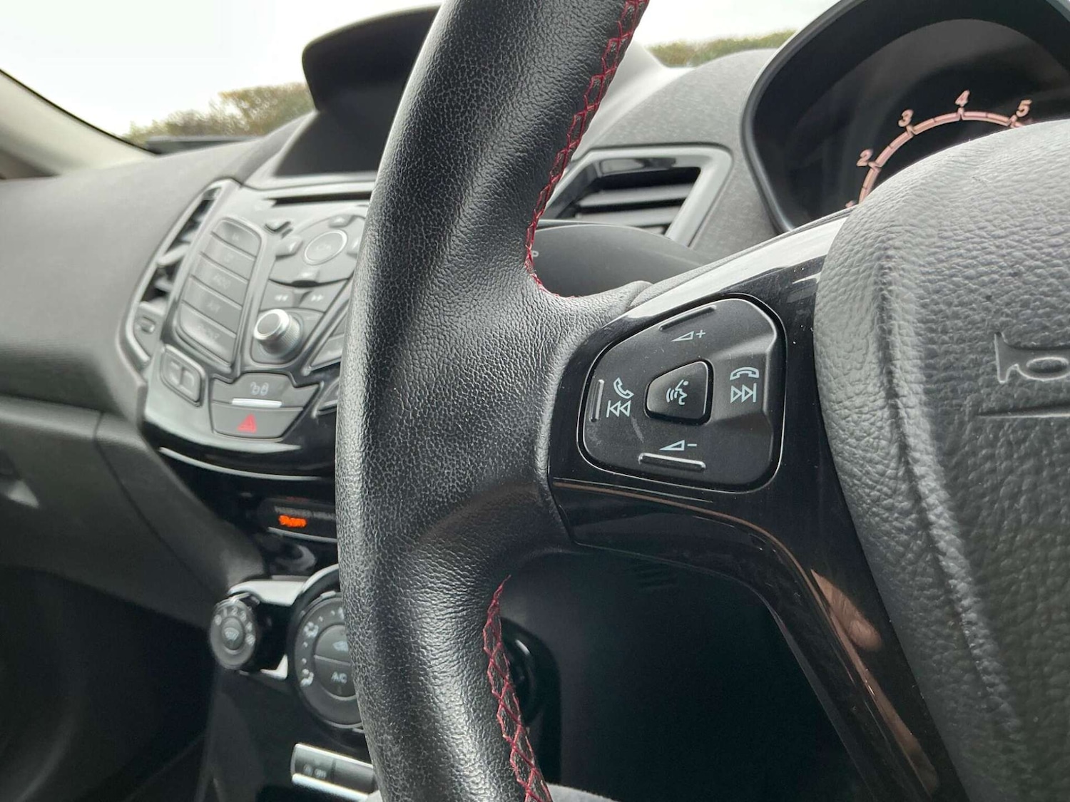 Used Ford Fiesta 2015 for sale - 76858842: Photo 44