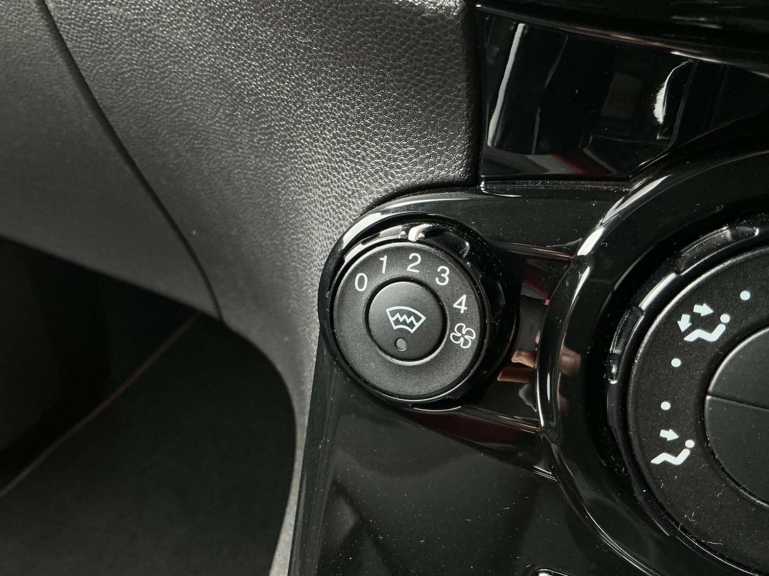 Used Ford Fiesta 2015 for sale - 76858842: Photo 49