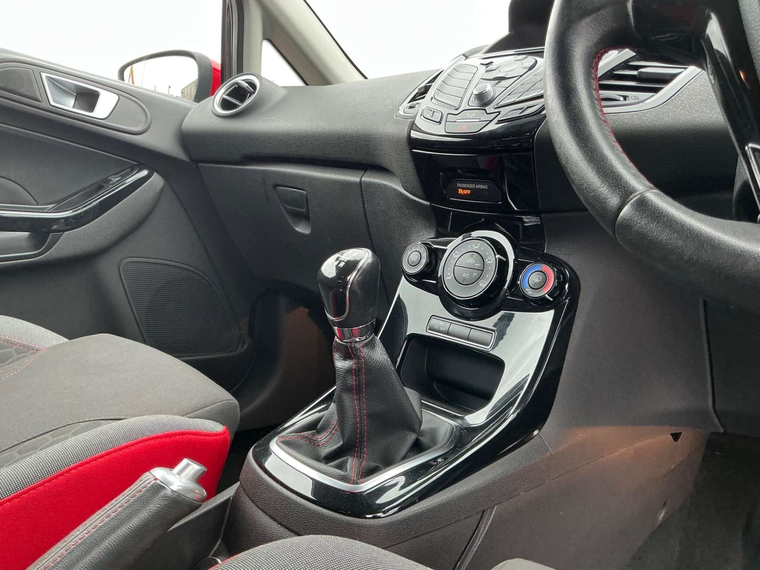 Used Ford Fiesta 2015 for sale - 76858842: Photo 5