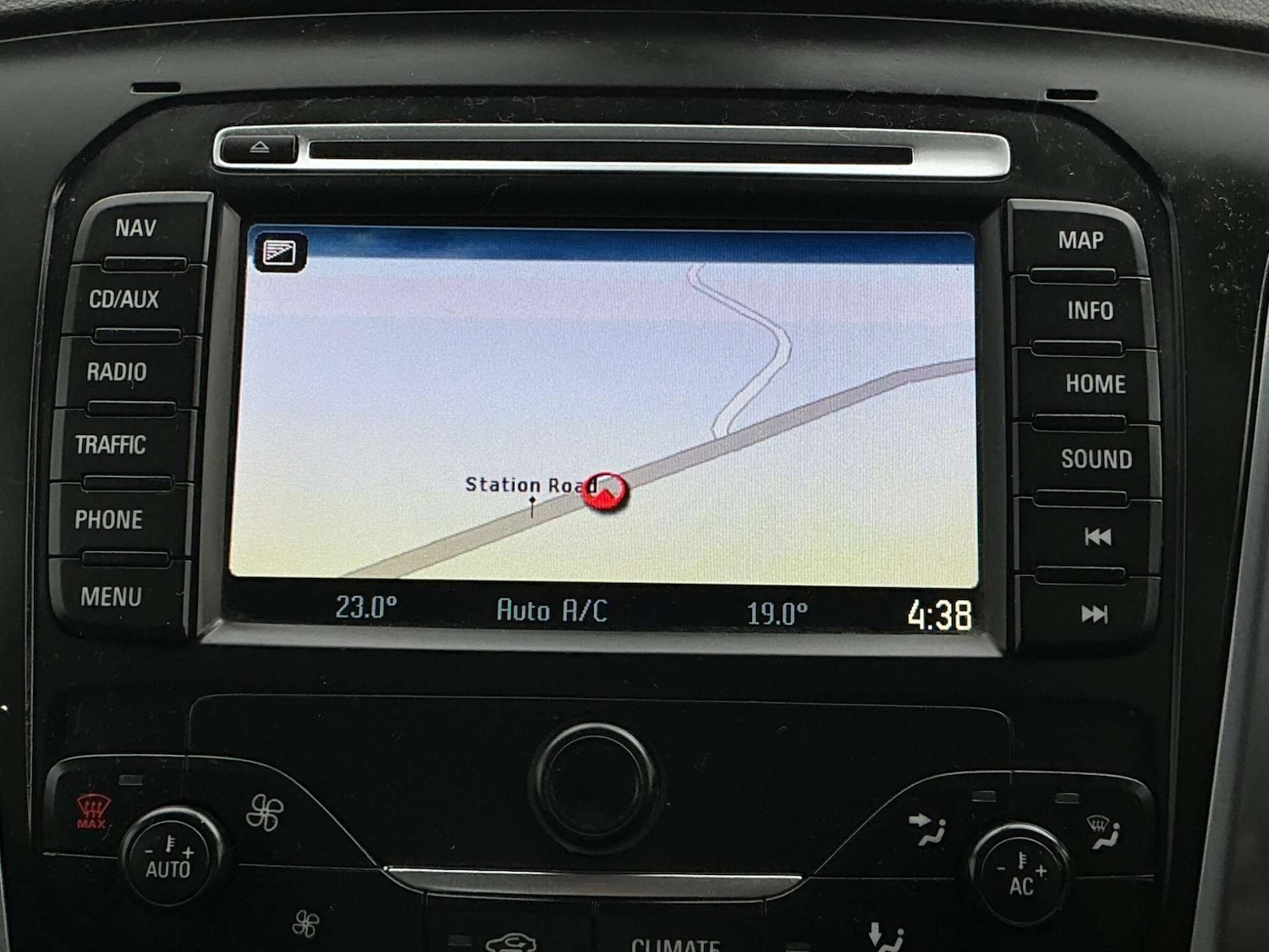 Used Ford Mondeo 2014 for sale - 76858852: Photo 45