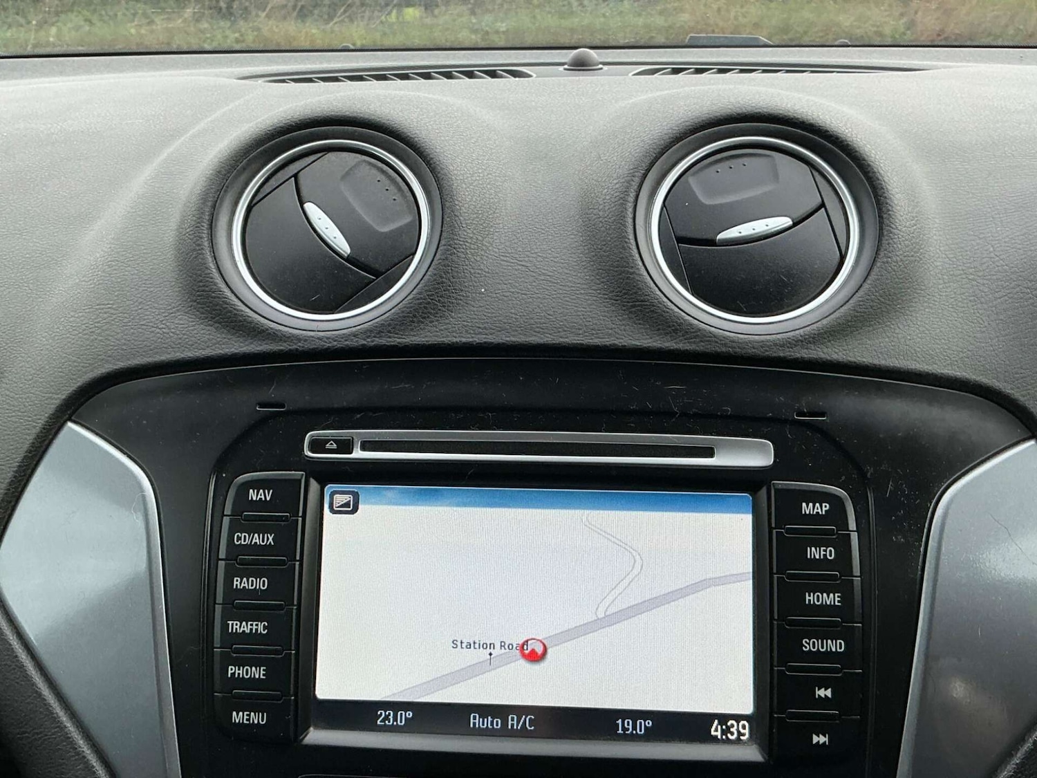 Used Ford Mondeo 2014 for sale - 76858852: Photo 47