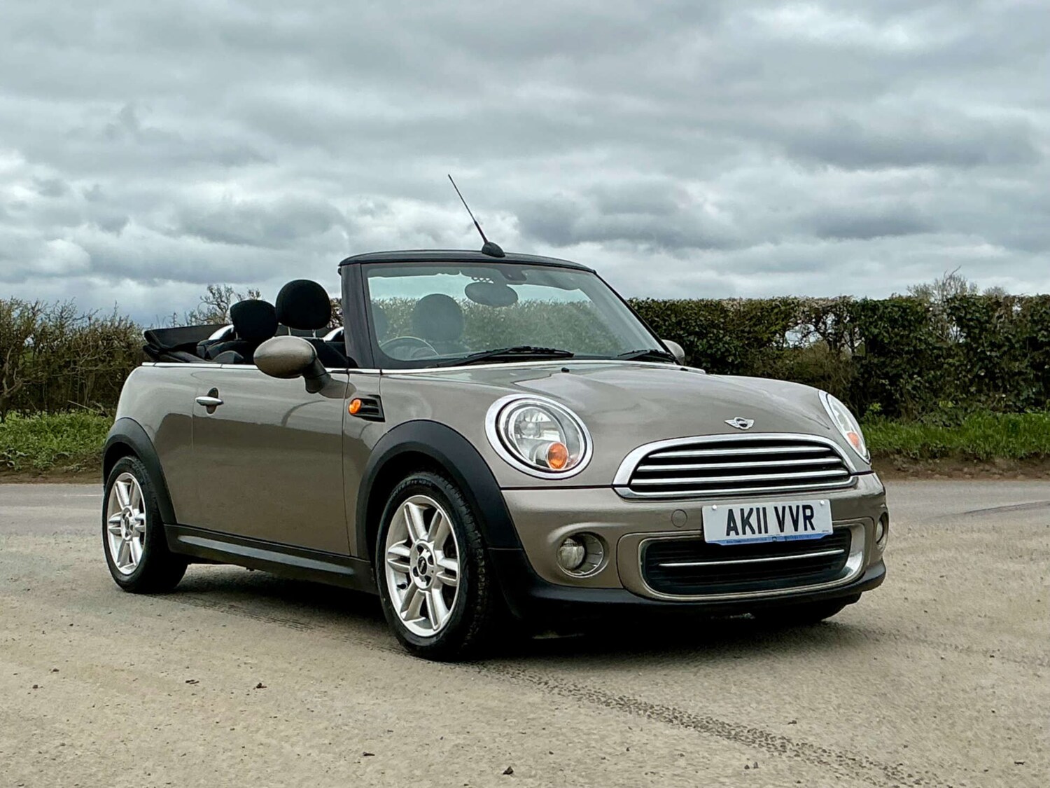 Used MINI Convertible 2011 for sale - 78097338: Photo 10