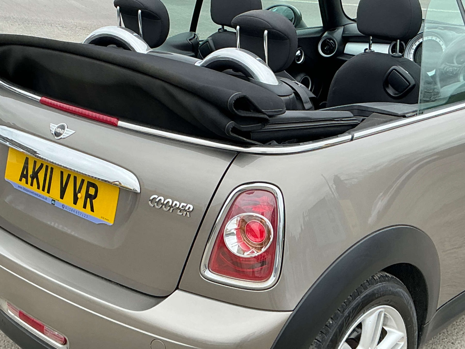 Used MINI Convertible 2011 for sale - 78097338: Photo 24