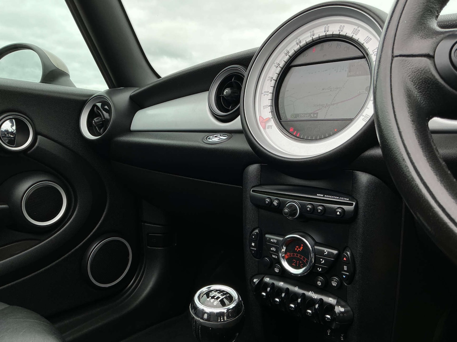 Used MINI Convertible 2011 for sale - 78097338: Photo 26