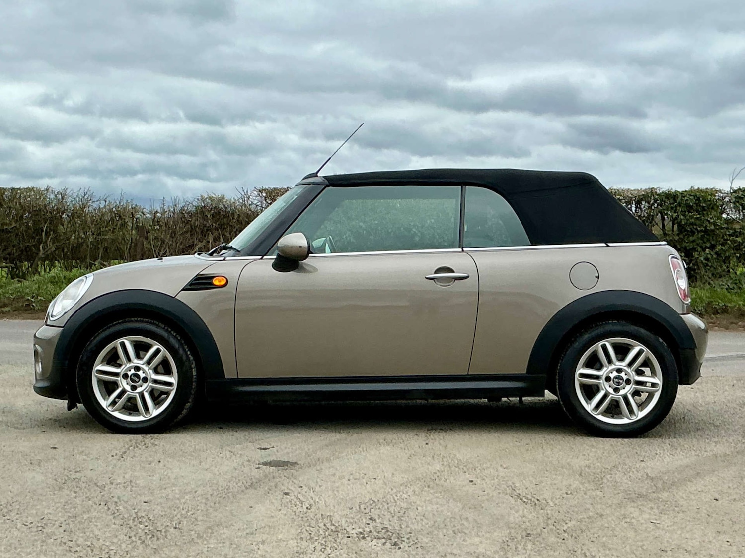 Used MINI Convertible 2011 for sale - 78097338: Photo 32