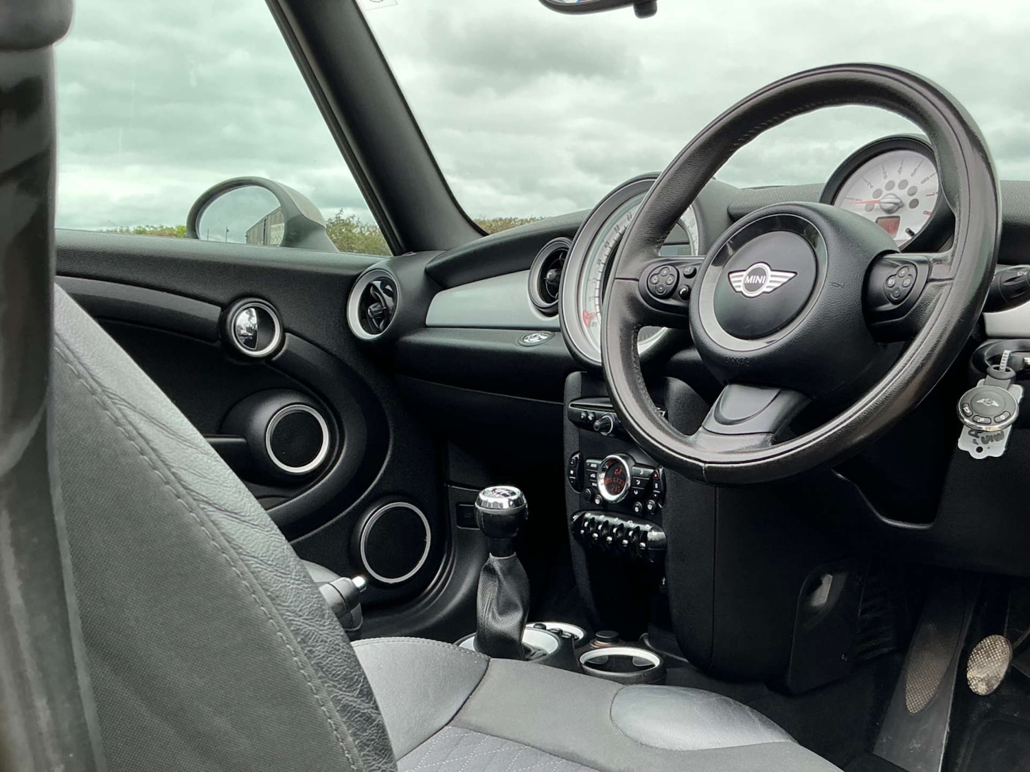 Used MINI Convertible 2011 for sale - 78097338: Photo 37