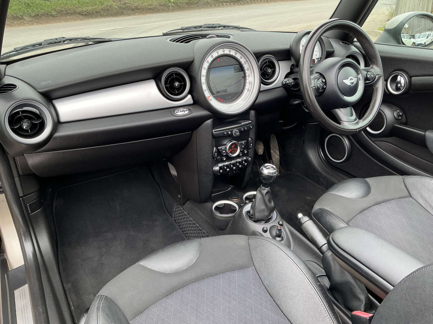 Used MINI Convertible 2011 for sale - 78097338: Photo 38