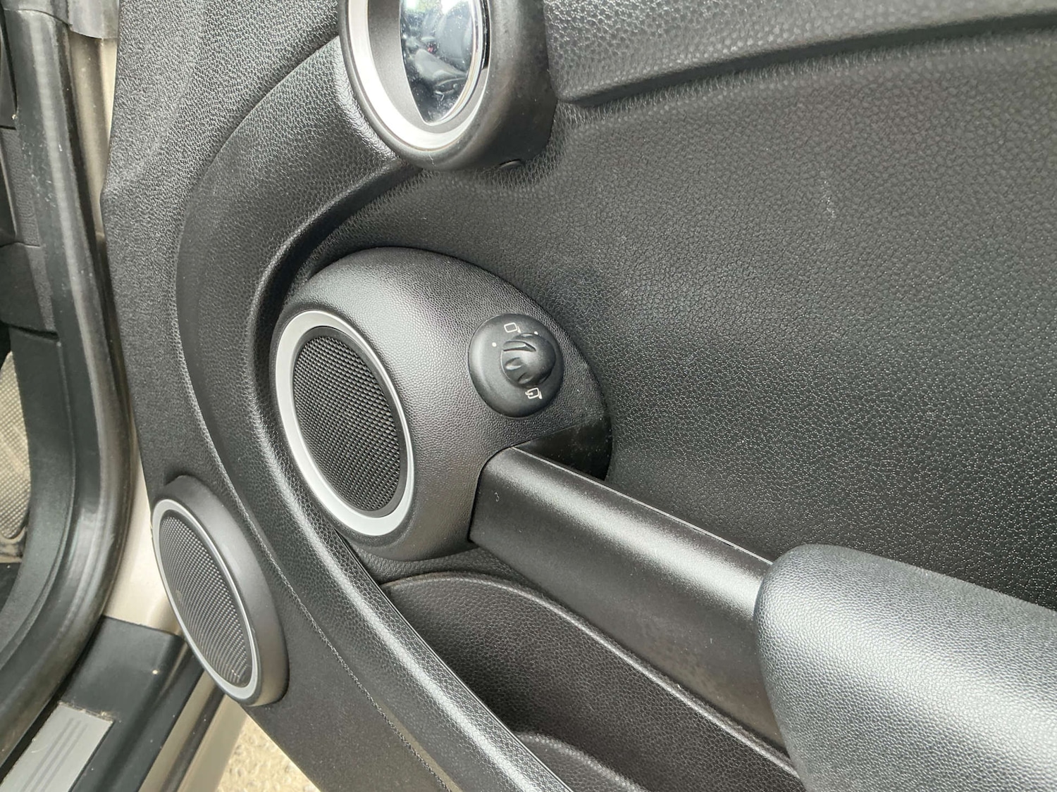 Used MINI Convertible 2011 for sale - 78097338: Photo 40