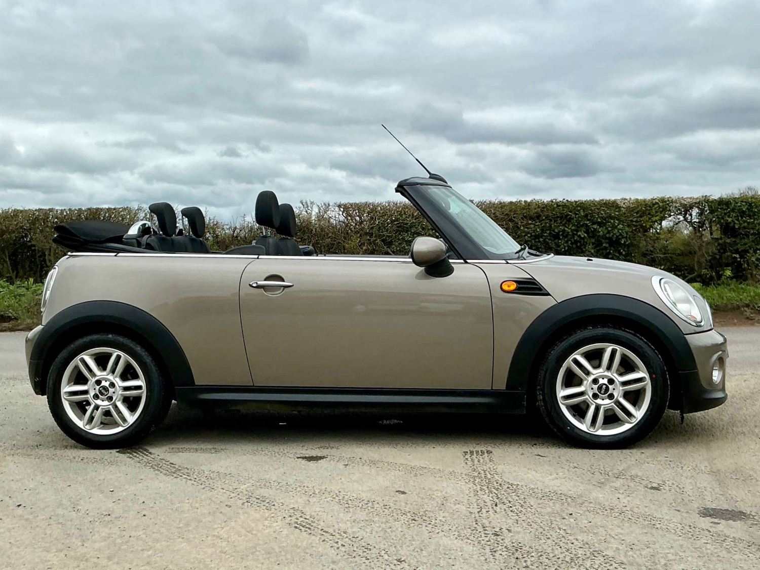 Used MINI Convertible 2011 for sale - 78097338: Photo 5