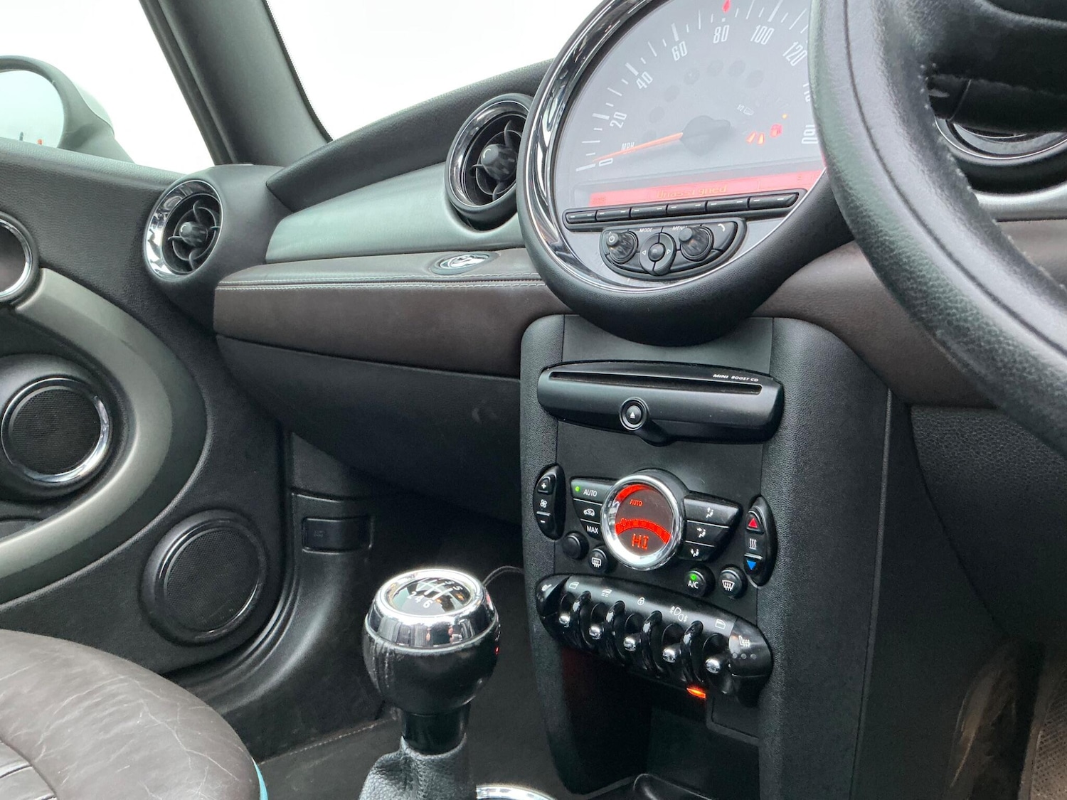 Used MINI Convertible 2015 for sale - 76824668: Photo 30