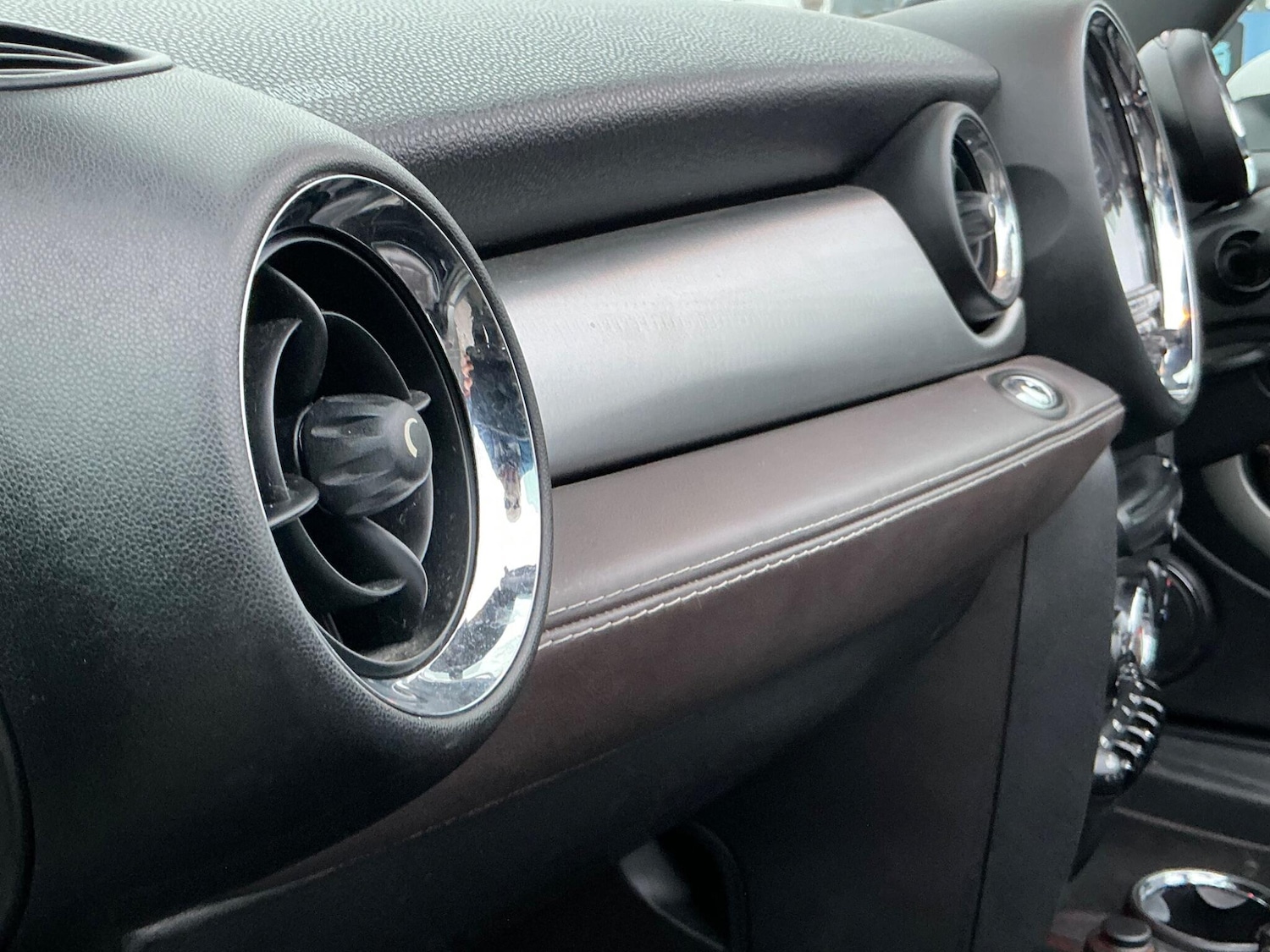 Used MINI Convertible 2015 for sale - 76824668: Photo 39