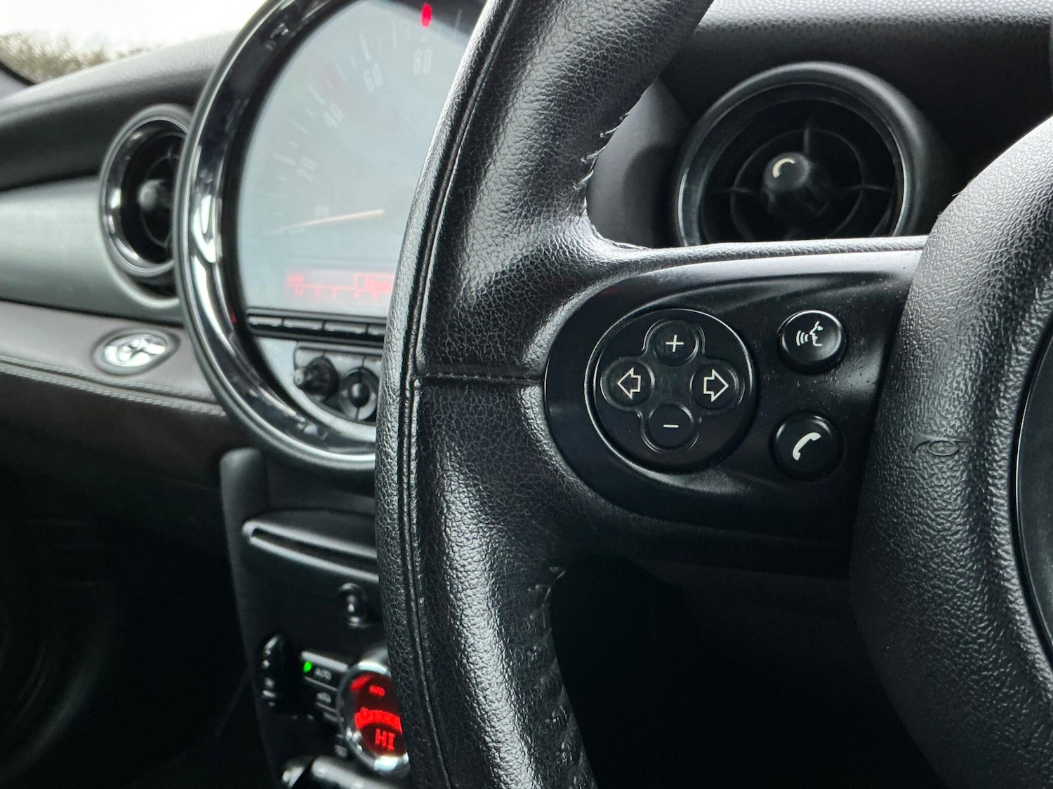 Used MINI Convertible 2015 for sale - 76824668: Photo 42