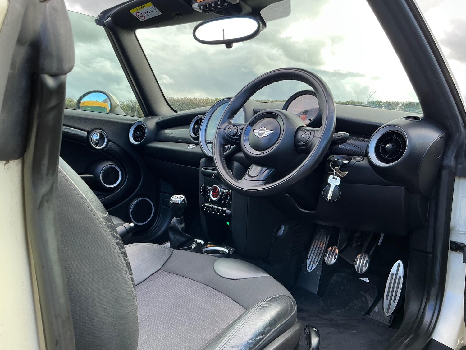 Used MINI Convertible 2015 for sale - 76348733: Photo 5